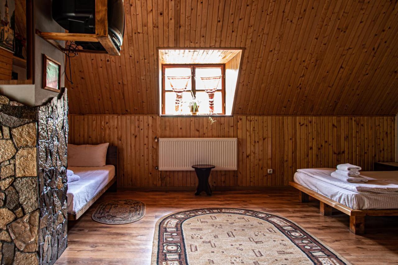 Bilya Richky Hotel Kamjanets-Podilsky Buitenkant foto