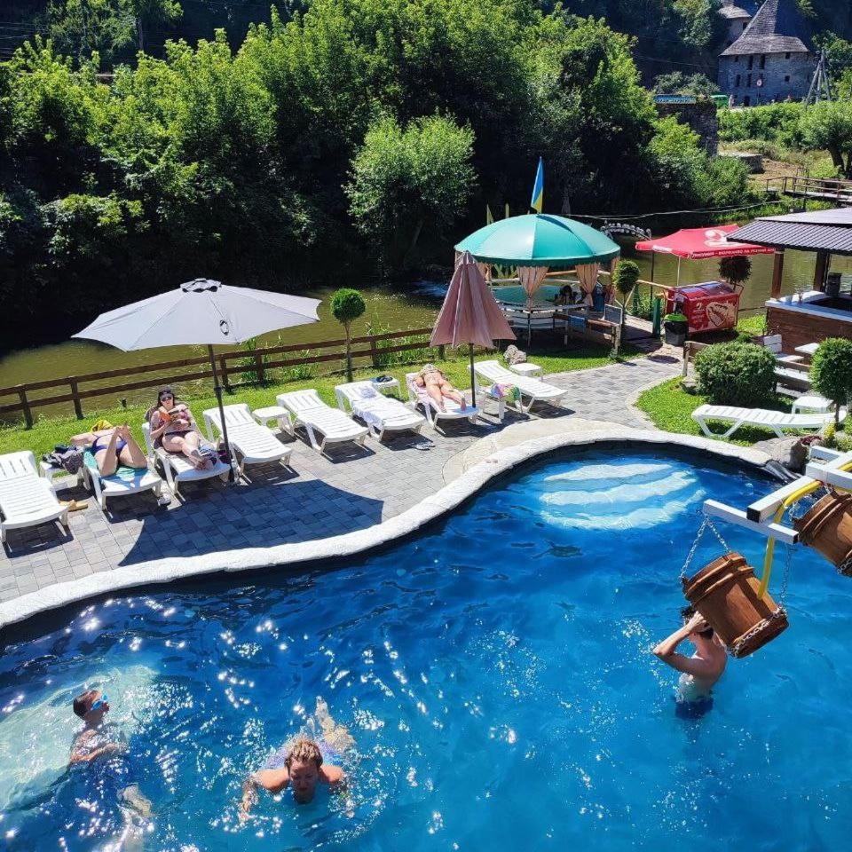 Bilya Richky Hotel Kamjanets-Podilsky Buitenkant foto