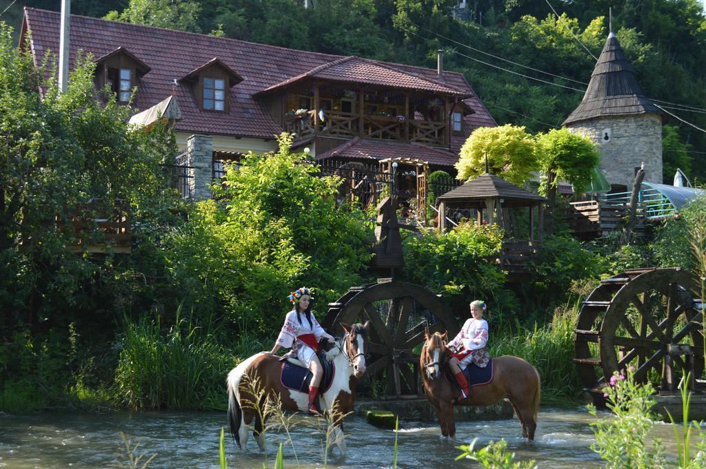Bilya Richky Hotel Kamjanets-Podilsky Buitenkant foto