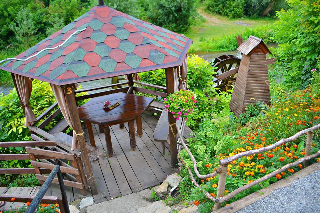 Bilya Richky Hotel Kamjanets-Podilsky Buitenkant foto